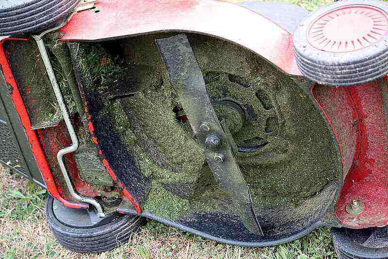 how to clean dried grass buildup under mower deck without scratching paint